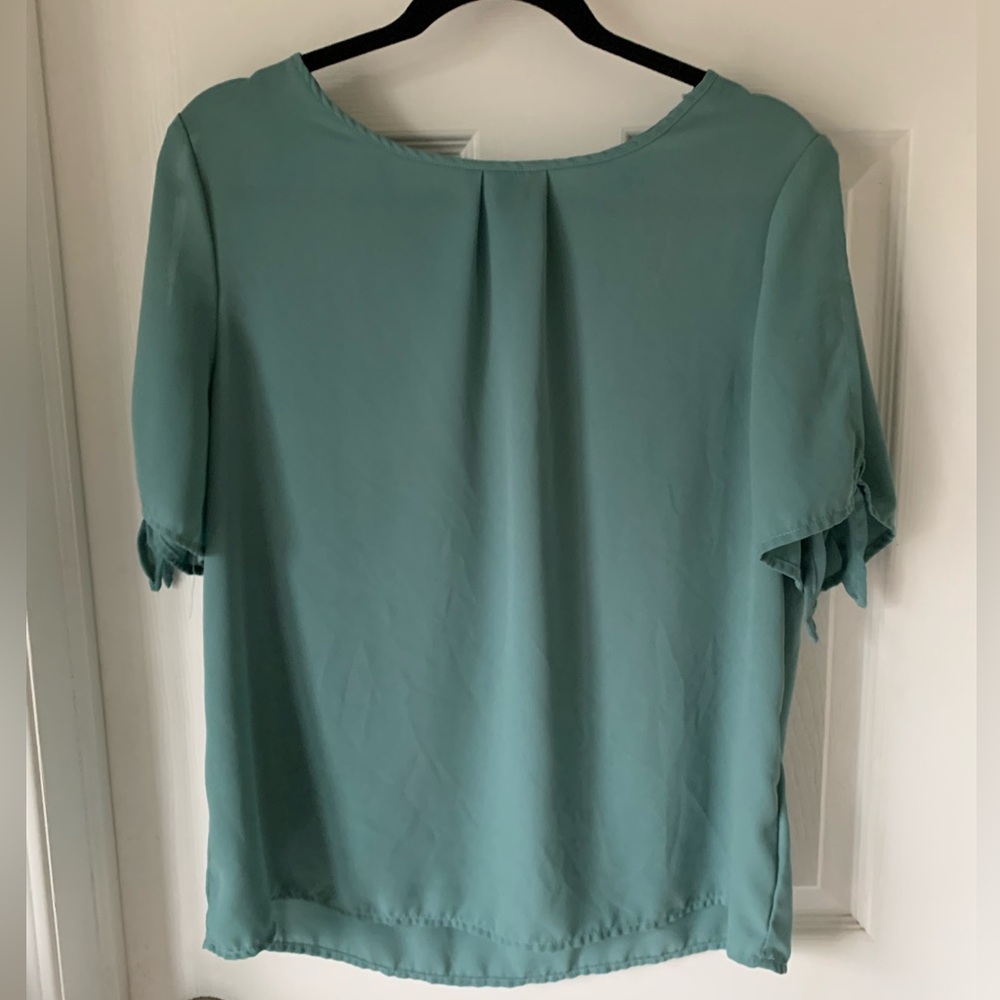 ☀️ 3/$20 Lightweight blouse XL